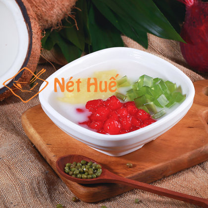 Sweet soup with jelly and tapioca